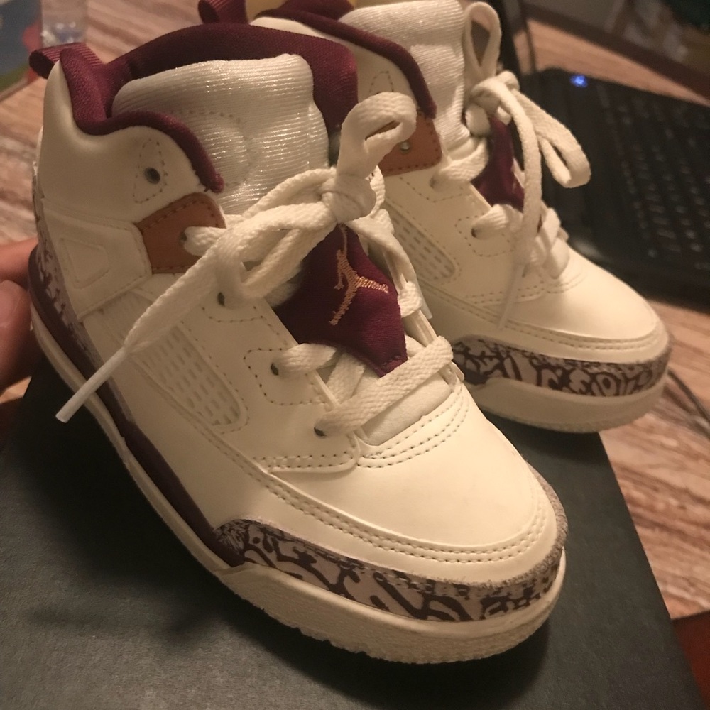 Size 9 little girls Jordan Spike Lees worn once.